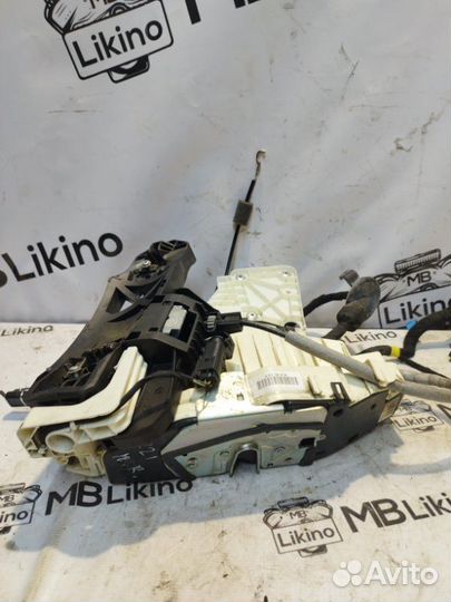 Замок двери передний правый Mercedes S-Class W221