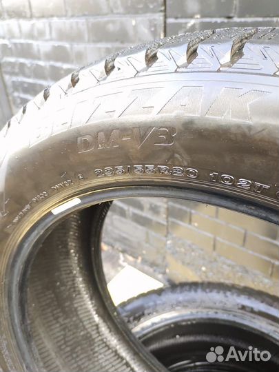 Bridgestone Blizzak DM-V3 235/55 R20 102T