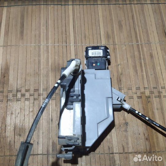 Замок боковой двери задний левый Citroen C5-2 X7