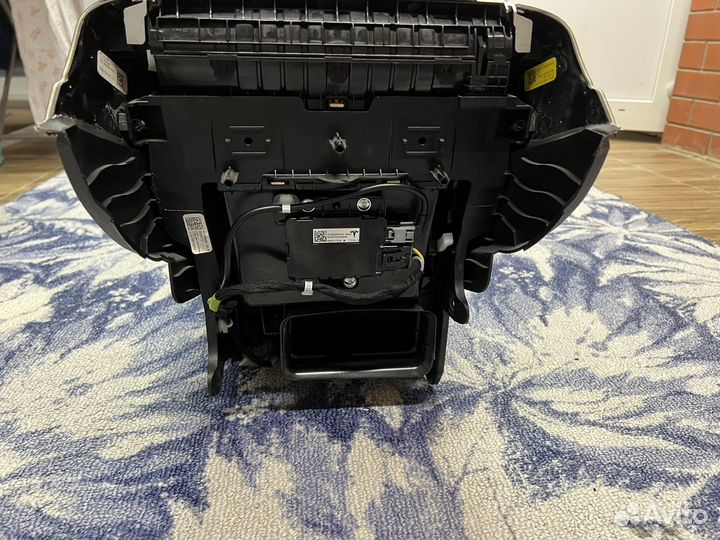 Центральная консоль идеальное сост tesla model Y 3