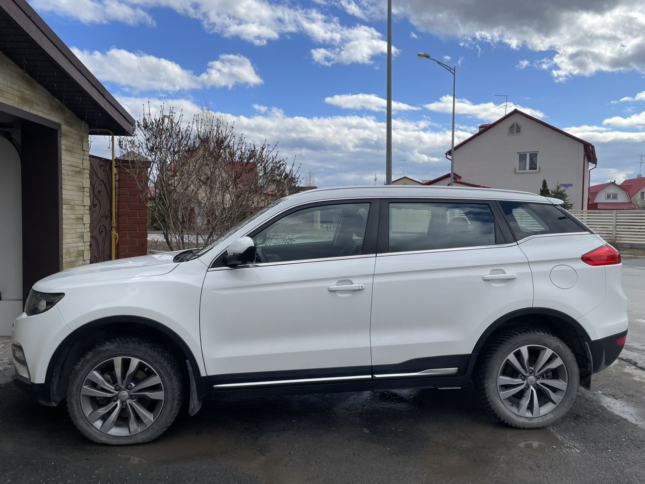 Geely Atlas: фото владельца
