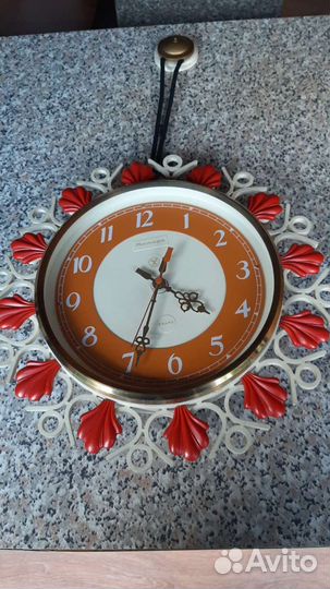 Часы настенные Янтарь