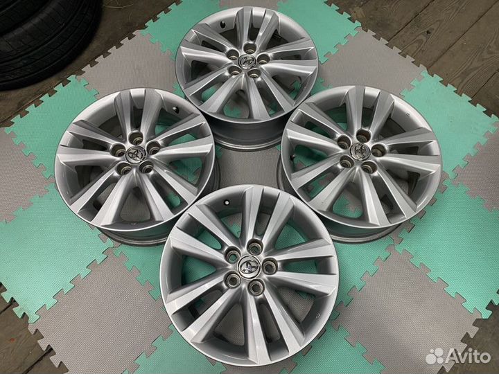 Комплект оригинальных дисков Toyota wish