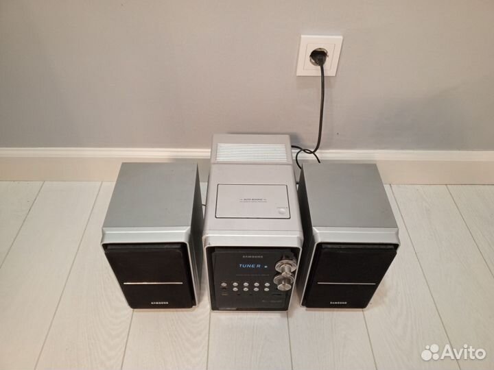 Лазерный музыкальный центр Samsung