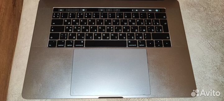 MacBook Pro 2018 15-inch, i7 16GB / 256GB