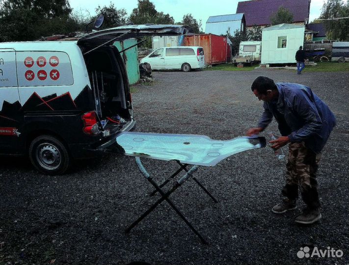 Стекло лобовое верхнее погрузчик case 570 ST