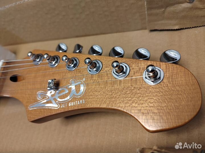 Электрогитара шестиструнная