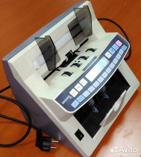 Счетчик банкнот (купюр) Magner 75