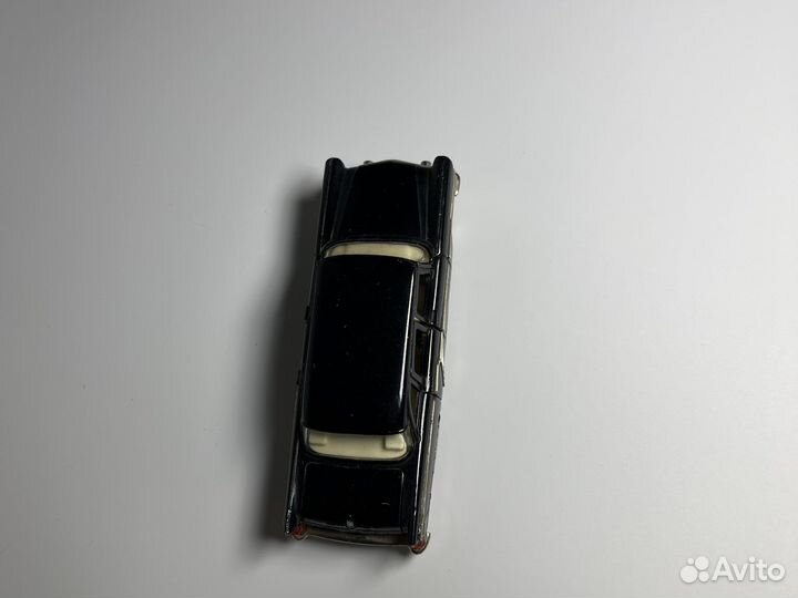 Модель автомобиля Чайка газ 13