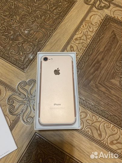 Телефон iPhone 7