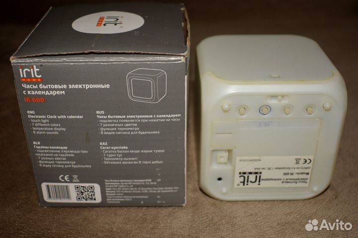 Часы электронные с календарем. светятся