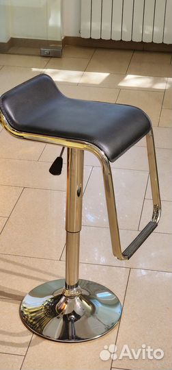 Стул высокий барный чёрный с лифтом