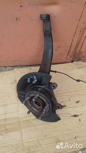 Кулак пер левый Jeep Grand Cherokee рестайлинг WK2