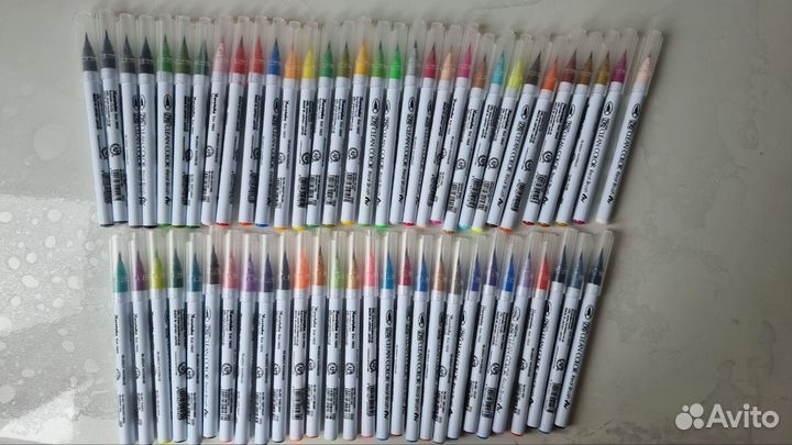 Набор брашпенов Kuretake 60 цветов