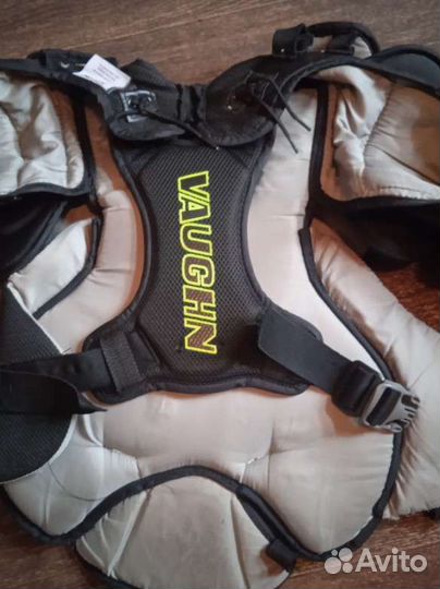 Нагрудник вратарский и шорты Vaughn