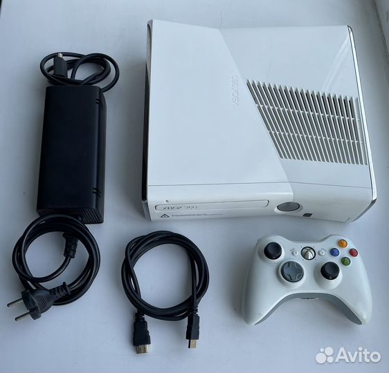 Xbox 360 Slim White Freeboot 500гб + 150 игр