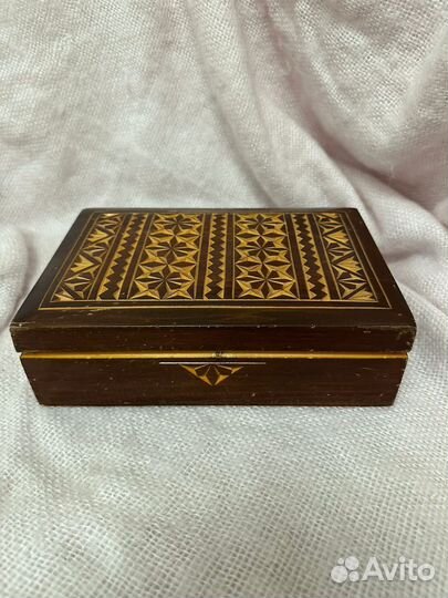 Шкатулка резная деревянная винтаж