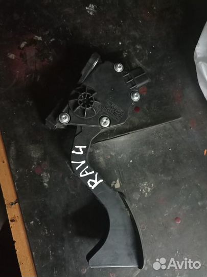 Педаль газа Toyota Rav4 ca40