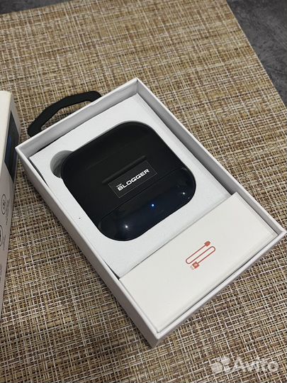 Беспроводной петличный микрофон