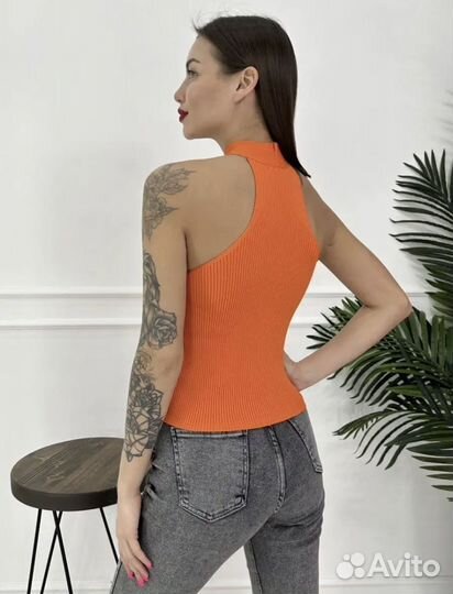 Топ-кроп на бретелях