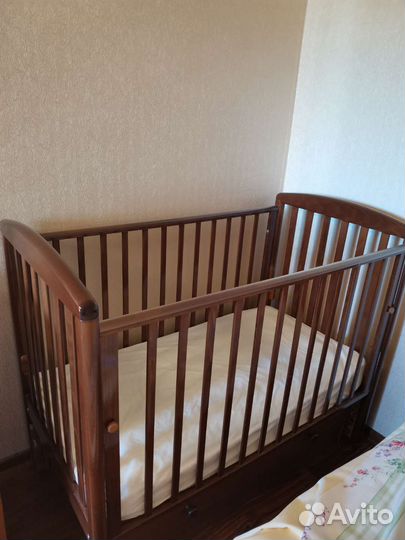 Детская кроватка из бука+матрас+наматрасник