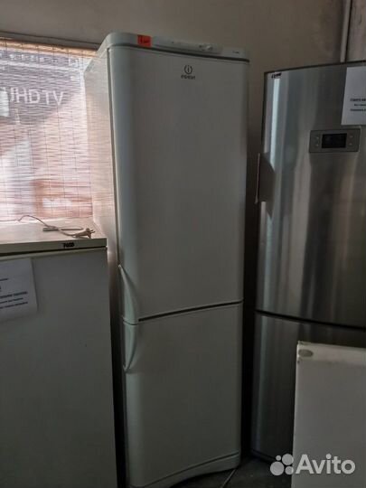 Как новый 195 см.Белоснежный Indesit