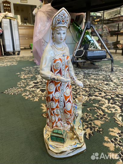 Фарфоровые статуэтка хозяйка медной горы Дулево