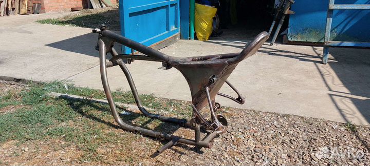 Рама от мотоцикла урал custom (каферейсер)