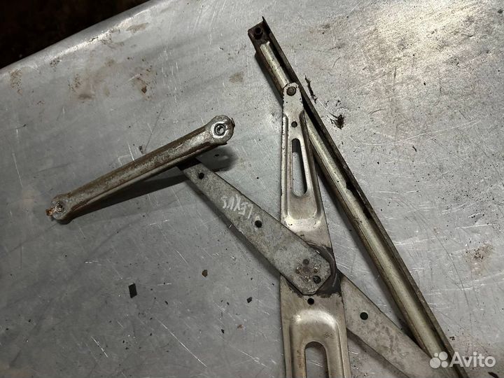 Стеклоподъемник передний правый Lexus LS460 2007