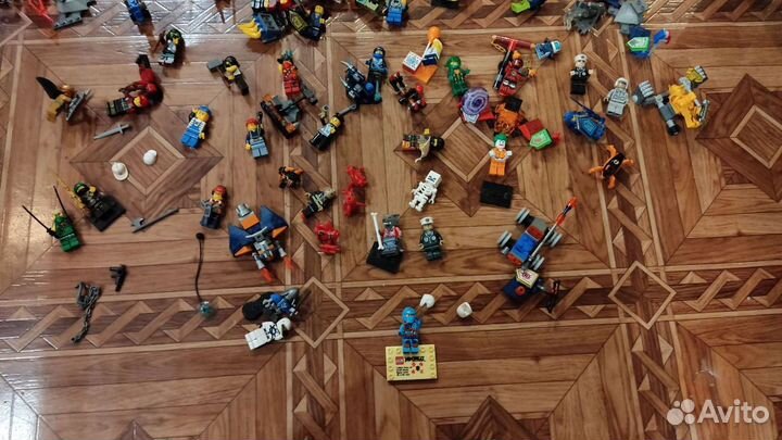 Lego фигурки и детальки