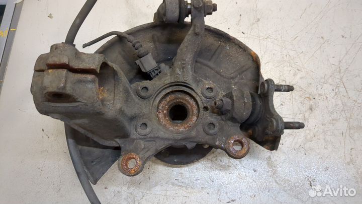 Ступица (кулак, цапфа) правая передняя Volkswagen Touran