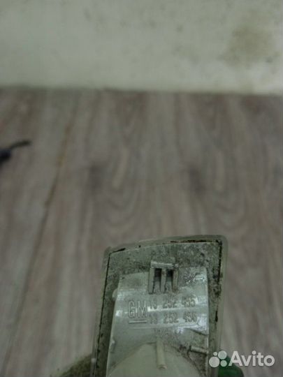 Повторитель поворота передний правый Opel Astra H