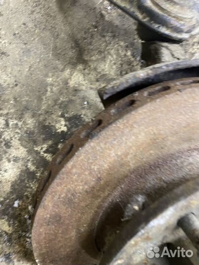 Правый поворотный кулак в сборе mitsubishi pajero