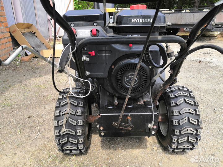 Снегоуборщик бензиновый Hyundai S 1170 б/у