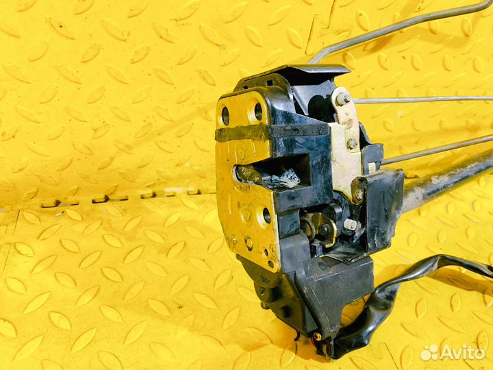 Замок двери перед.лев. Mazda 626 Capella GF GW