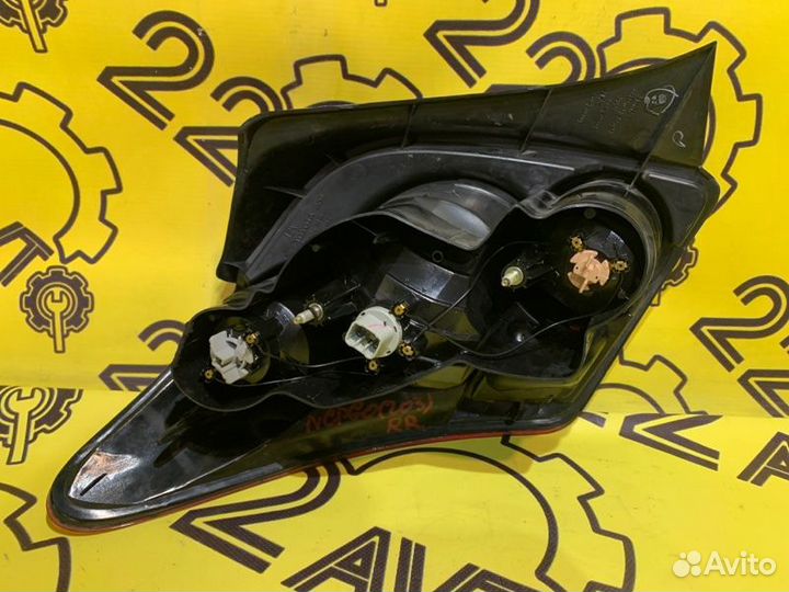 Стоп сигнал задний правый Toyota Ist NCP60 2NZ-FE
