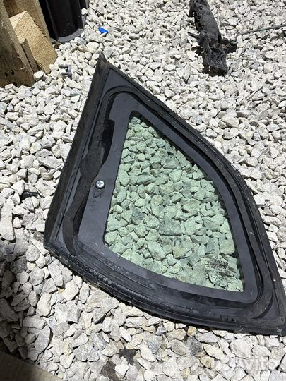 Renault Capture задняя форточка