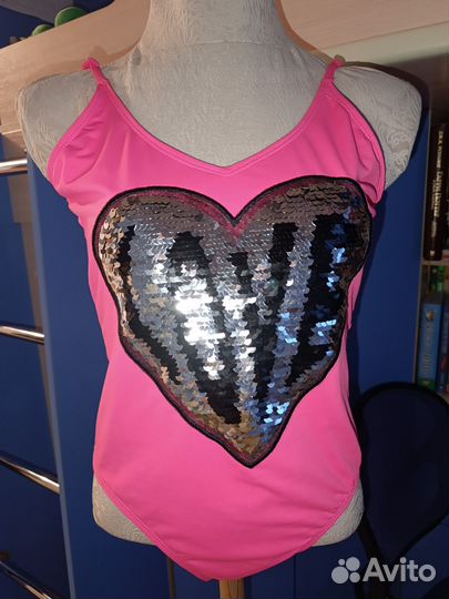 Крутой розовый купальник с пайетками тренд 2024