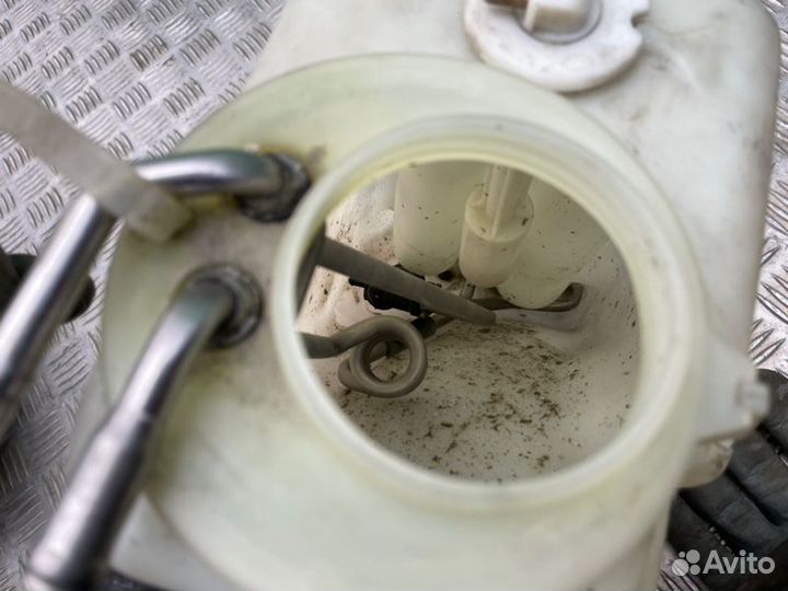 Бачок Mercedes-Benz W124 M102 2.3 1991