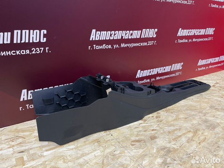 Консоль между сидений Volkswagen Polo