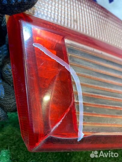 Фонарь задний левый Toyota Avensis универсал 1.8