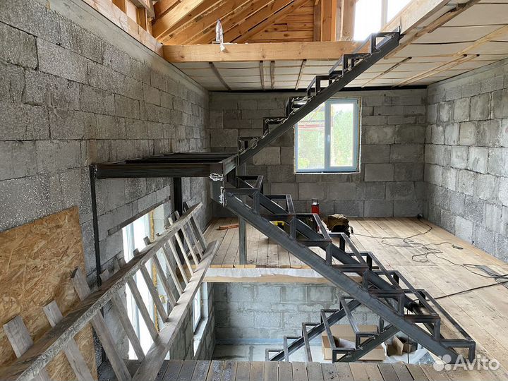 Лестница на металлическом каркасе под ключ