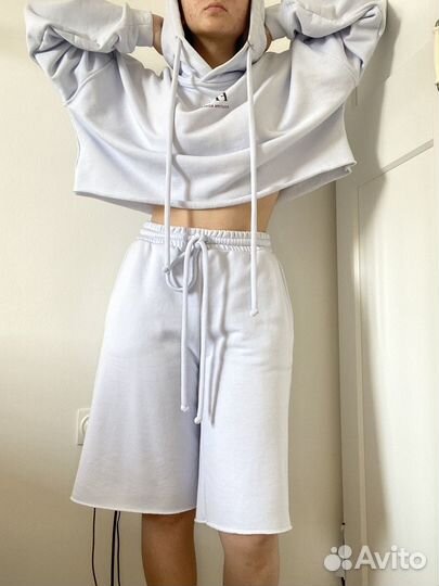 Костюм из шорт и худи fivé