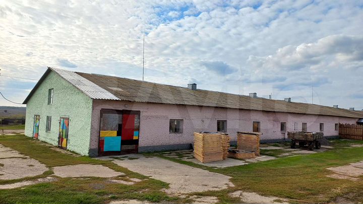 Здание, 2100 м²