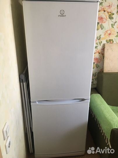 Холодильник бу indesit
