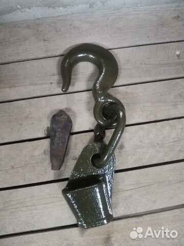 Крюк клиновый газ 66 3308