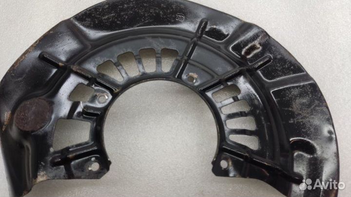 Пыльник тормозного диска передний правый Toyota