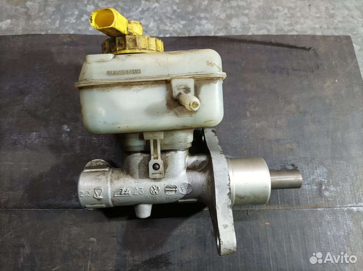 Главный тормозной цилиндр Golf 4/Octavia Tour