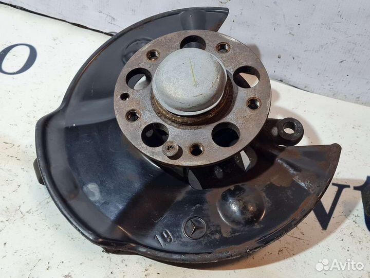 Кулак поворотный ступица цапфа Мерседес W414 Vaneo