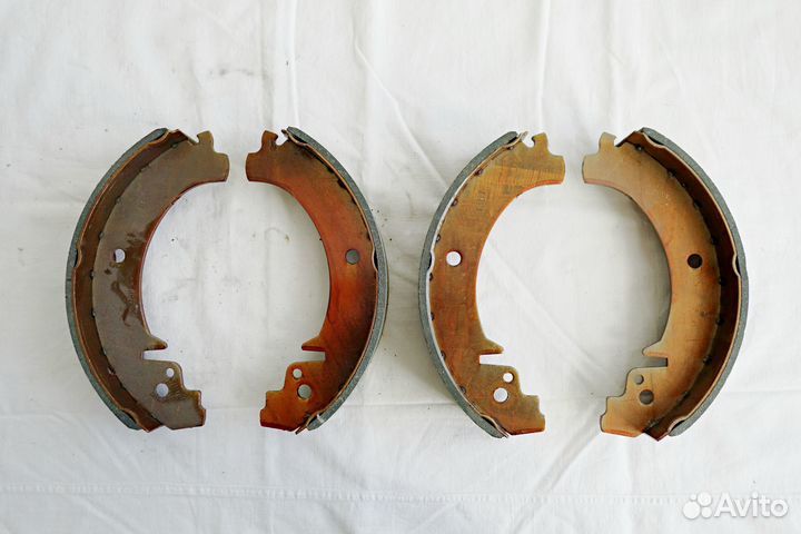 Колодки тормозные задние. Оригинал
